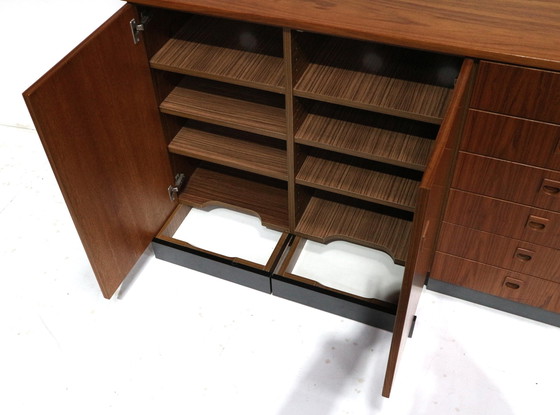 Image 1 of Vintage dressoir / grote ladekast gemaakt in de jaren '60