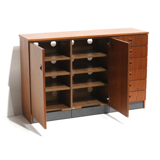 Image 1 of Vintage dressoir / grote ladekast gemaakt in de jaren '60