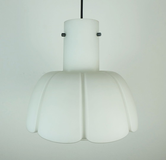 Image 1 of grote glashuette limburg PENDANT LIGHT witte bloemvormige opaline glazen kap