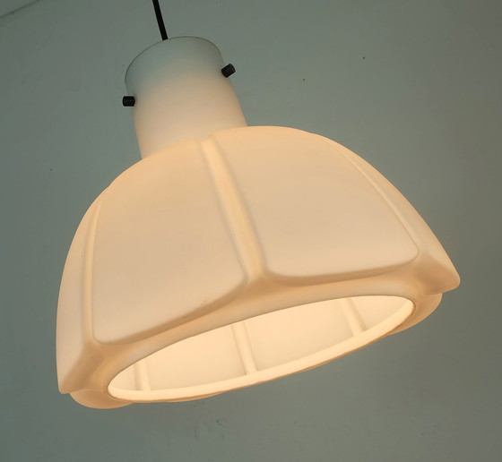 Image 1 of grote glashuette limburg PENDANT LIGHT witte bloemvormige opaline glazen kap