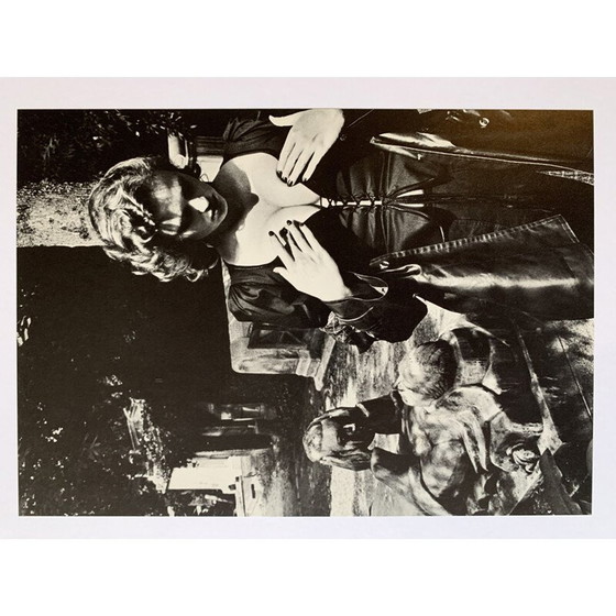 Image 1 of Vintage fotogravure "Père Lachaise, Graf van Talma, Parijs" door Helmut Newton, Frankrijk 1970