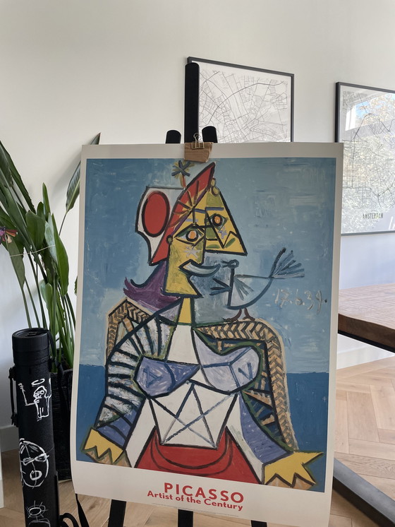 Image 1 of Pablo Picasso (1881-1973),Femme À I'Oiseau, 1939, Courtesy, Helly Nahmad Gallery, Londen,Copyright 1999 Pablo Picasso