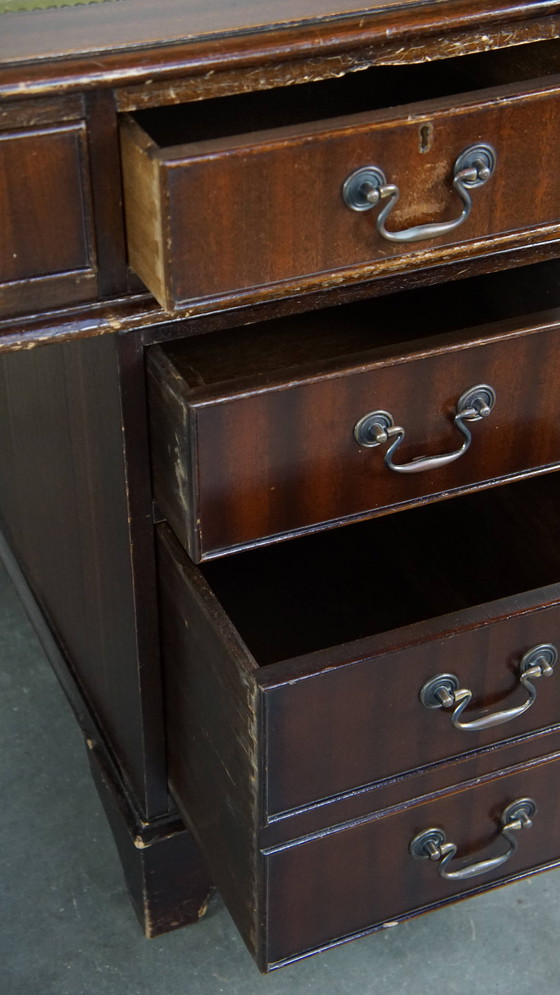 Image 1 of Chesterfield Bureau Met Groen Lederen Blad