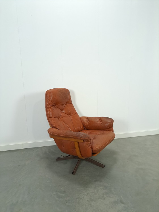 Image 1 of Zweeds leren draai fauteuil G Mobel Sweden