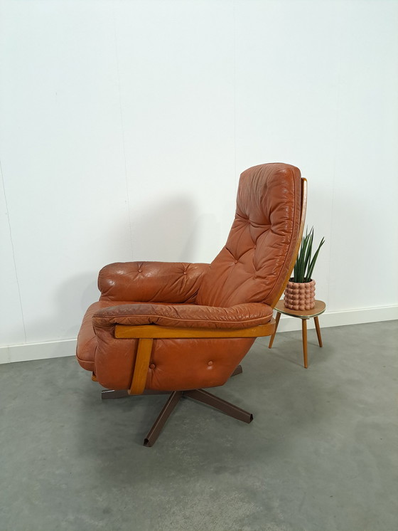 Image 1 of Zweeds leren draai fauteuil G Mobel Sweden