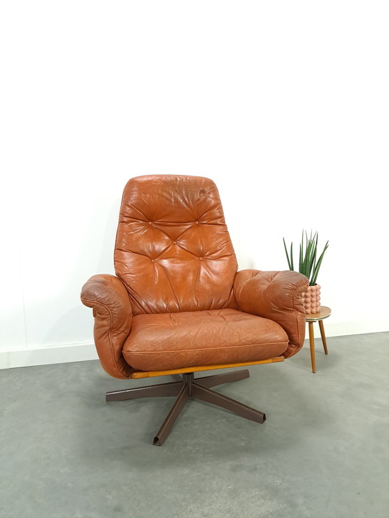 Image 1 of Zweeds leren draai fauteuil G Mobel Sweden