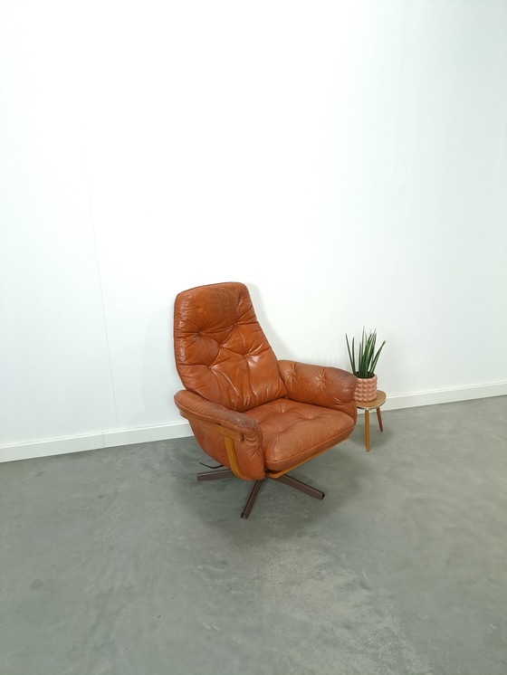 Image 1 of Zweeds leren draai fauteuil G Mobel Sweden