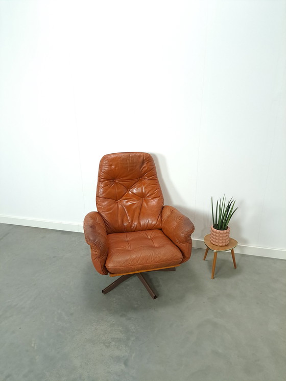 Image 1 of Zweeds leren draai fauteuil G Mobel Sweden