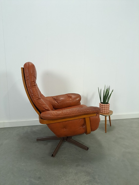 Image 1 of Zweeds leren draai fauteuil G Mobel Sweden