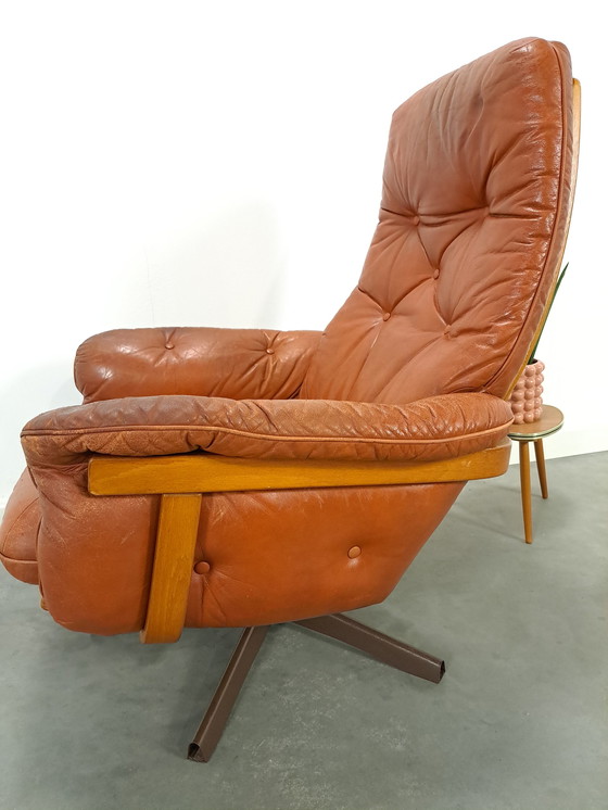 Image 1 of Zweeds leren draai fauteuil G Mobel Sweden