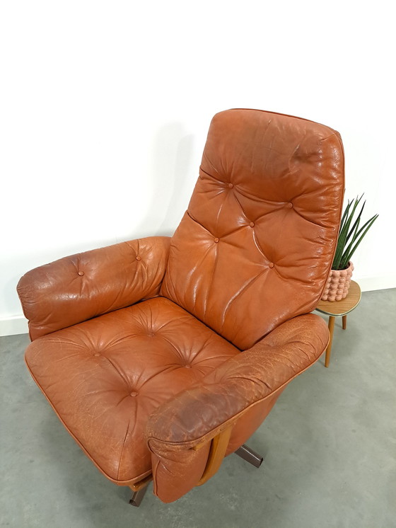 Image 1 of Zweeds leren draai fauteuil G Mobel Sweden