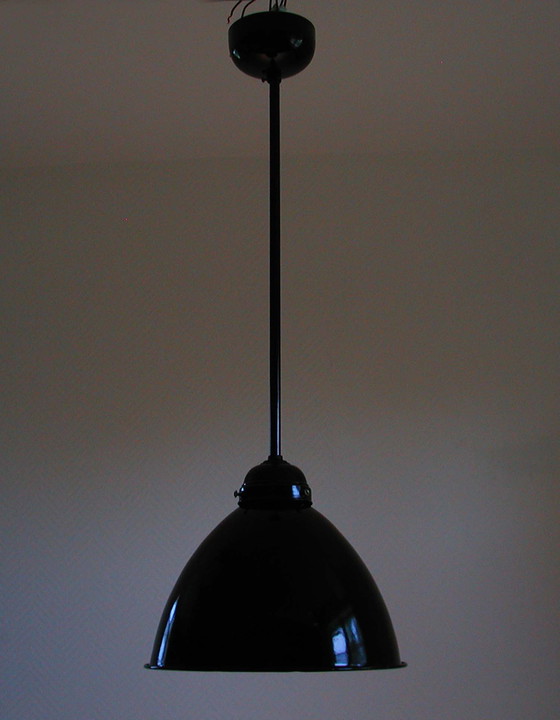 Image 1 of Vintage Midcentury Zwart Duits Industrieel Emaille Plafondlamp Hanglamp