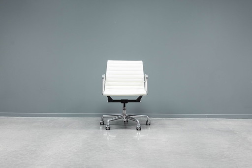 Eames Ea117 Alugroup bureaustoel