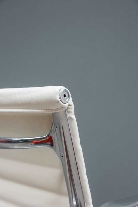 Image 1 of Eames Ea117 Alugroup bureaustoel