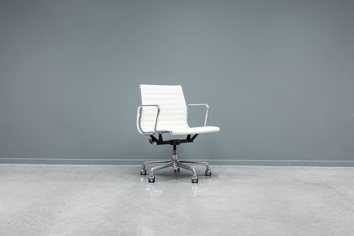 Eames Ea117 Alugroup bureaustoel