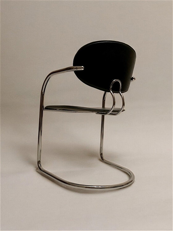 Image 1 of Serie van acht sledestoelen van Skaï, zwart en chroom