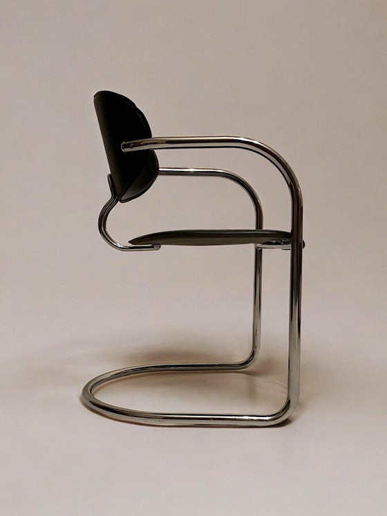 Image 1 of Serie van acht sledestoelen van Skaï, zwart en chroom