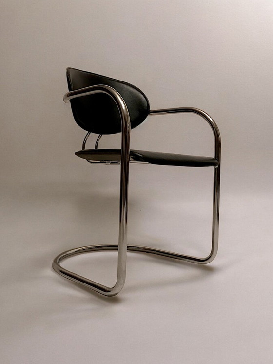 Image 1 of Serie van acht sledestoelen van Skaï, zwart en chroom