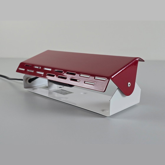 Image 1 of Vintage Rode Metalen Verstelbare Flip-Open Wandlamp - Ontworpen door Gérard Gossé - België, 1980.