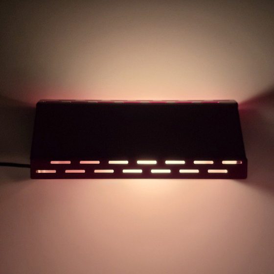 Image 1 of Vintage Rode Metalen Verstelbare Flip-Open Wandlamp - Ontworpen door Gérard Gossé - België, 1980.