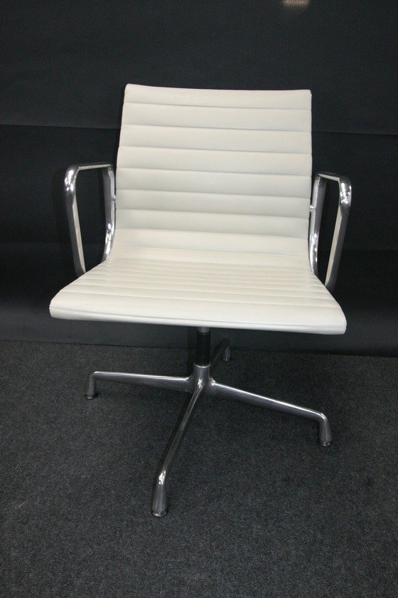 Image 1 of VITRA ALU CHAIR EA 108 in leder (meerdere stuks beschikbaar)