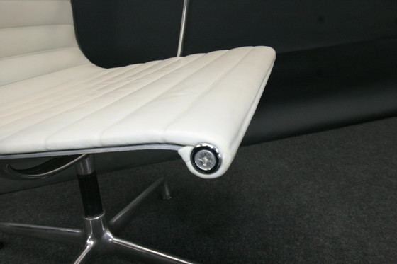 Image 1 of VITRA ALU CHAIR EA 108 in leder (meerdere stuks beschikbaar)