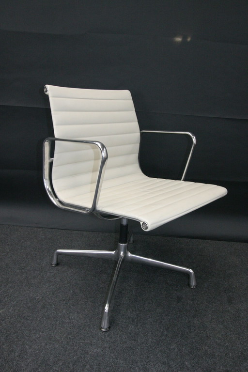 1x VITRA ALU CHAIR EA 108 in leder (meerdere stuks beschikbaar)