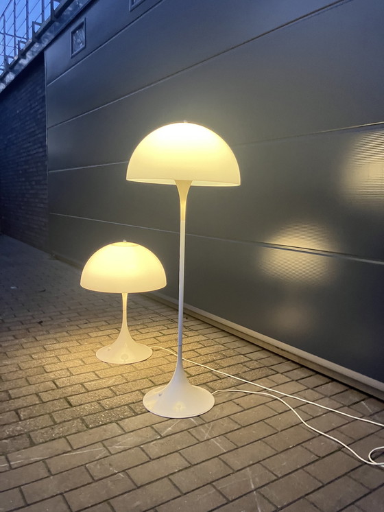 Image 1 of Vintage Vloerlamp En Grote Tafellamp Panthella Louis Poulsen Verner Panton