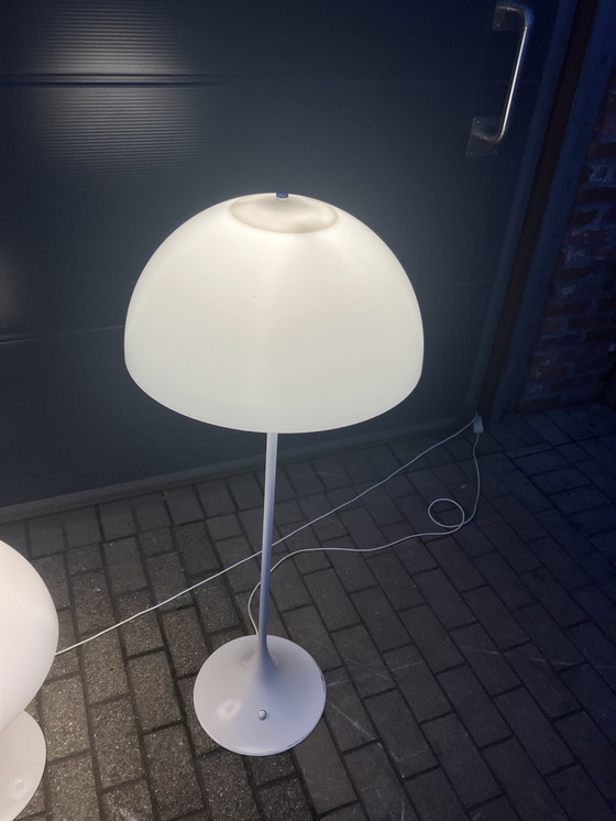 Image 1 of Vintage Vloerlamp En Grote Tafellamp Panthella Louis Poulsen Verner Panton