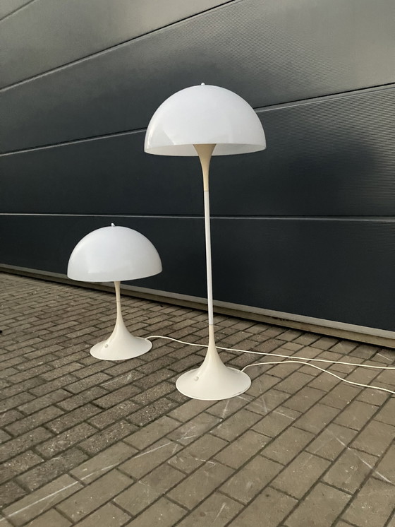 Image 1 of Vintage Vloerlamp En Grote Tafellamp Panthella Louis Poulsen Verner Panton