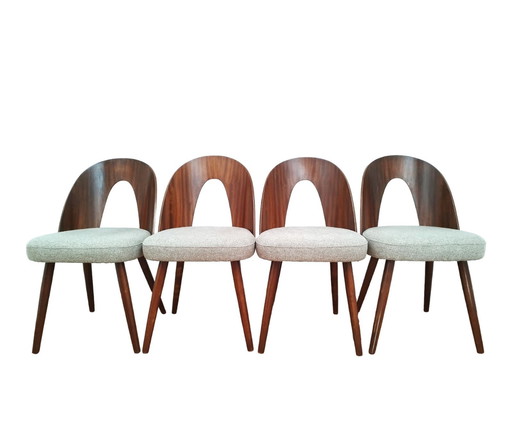 Een set van vier stoelen, ontworpen door A. Suman, Tatra Nabytok, Tsjecho-Slowakije, 60S