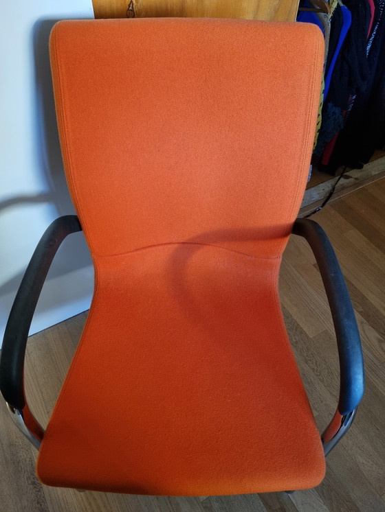 Image 1 of 2x Orginele Ahrend Stoelen Oranje