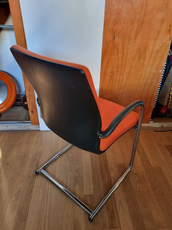 Image 1 of 2x Orginele Ahrend Stoelen Oranje