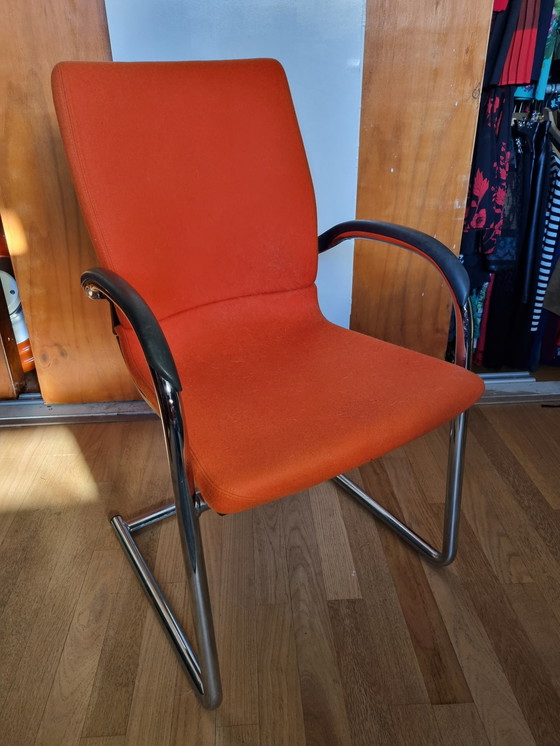 Image 1 of 2x Orginele Ahrend Stoelen Oranje