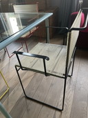 Flyline glazen tafel en 4 gekleurde spaghettistoelen