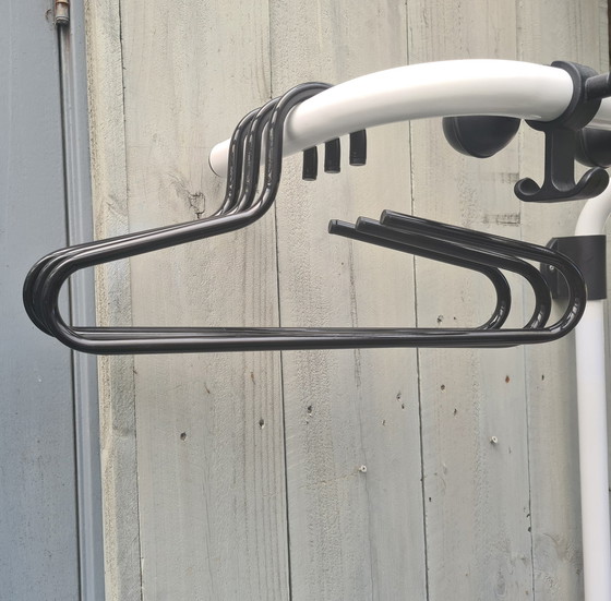 Image 1 of Space-Age Wandkapstok Met 3 Metalen Hangers