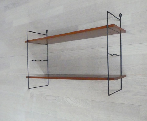 Image 1 of Vintage boekenkast wandplank walnoot