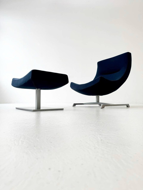 Image 1 of Middernachtblauwe Spin fauteuil en Ottoman van Hannes Wettstein voor Cassina, jaren 1980