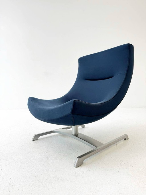 Middernachtblauwe Spin fauteuil en Ottoman van Hannes Wettstein voor Cassina, jaren 1980