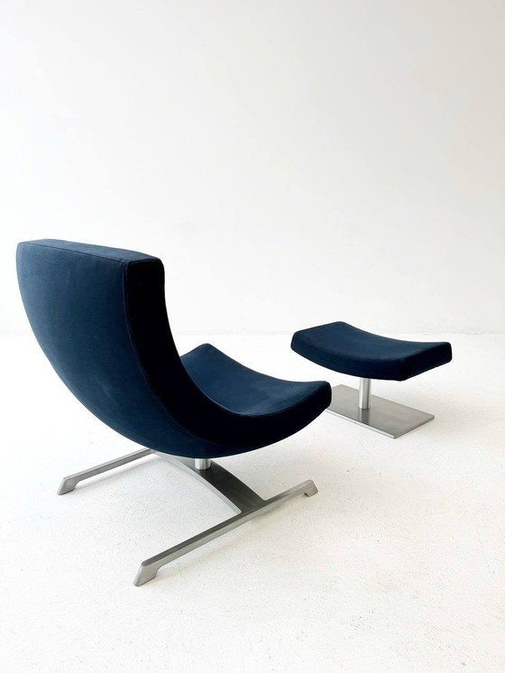 Image 1 of Middernachtblauwe Spin fauteuil en Ottoman van Hannes Wettstein voor Cassina, jaren 1980