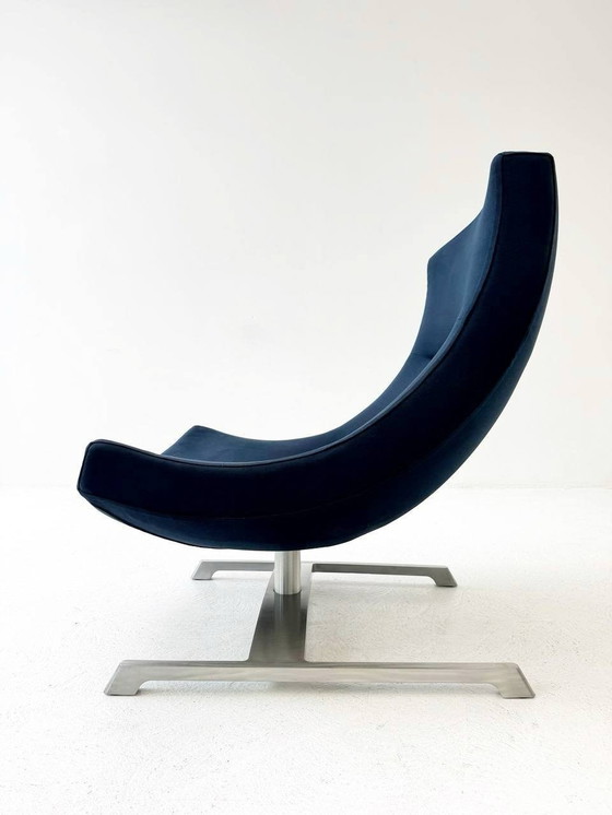 Image 1 of Middernachtblauwe Spin fauteuil en Ottoman van Hannes Wettstein voor Cassina, jaren 1980