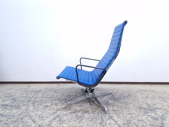 Image 1 of Hermann Miller Vitra Eames Ea 124 Ea 125 Fauteuil met kruk Leren fauteuil Stoel