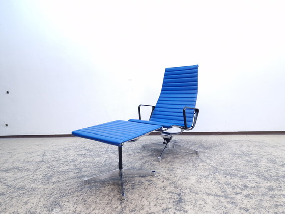 Image 1 of Hermann Miller Vitra Eames Ea 124 Ea 125 Fauteuil met kruk Leren fauteuil Stoel