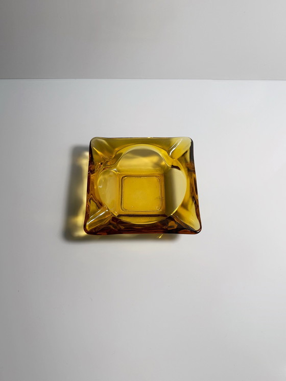 Image 1 of Vintage glazen asbak amber geel prisma ruit kristal jaren 80 postmodern Frankrijk