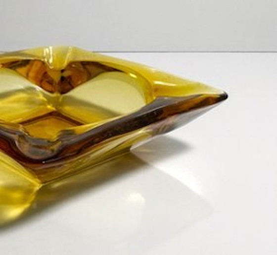 Image 1 of Vintage glazen asbak amber geel prisma ruit kristal jaren 80 postmodern Frankrijk