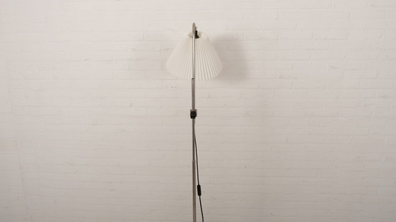 Image 1 of Le Klint Denemarken model 321 vloerlamp