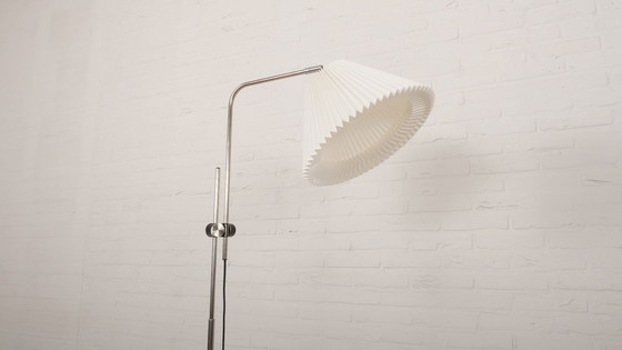 Image 1 of Le Klint Denemarken model 321 vloerlamp