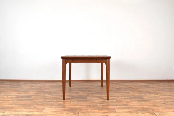 Image 1 of Mid Century Deense teakhouten uitschuifbare eettafel