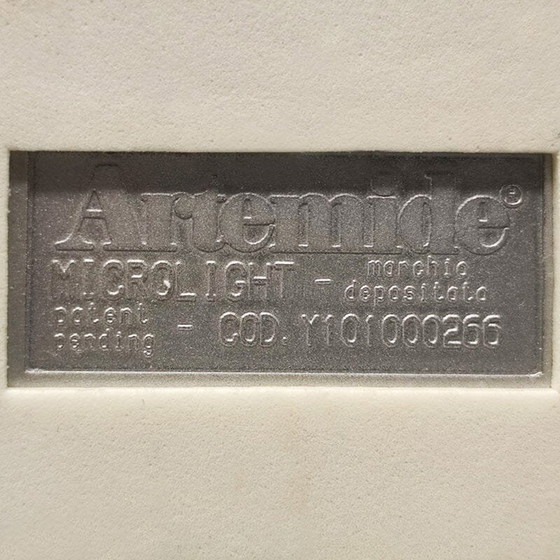 Image 1 of 1990S Prachtige blauwe tafellamp "Microlight" van Ernesto Gismondi voor Artemide. Gemaakt in Italië