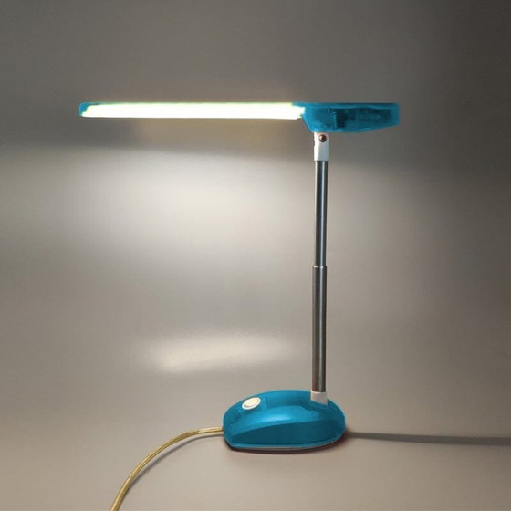 Image 1 of 1990S Prachtige blauwe tafellamp "Microlight" van Ernesto Gismondi voor Artemide. Gemaakt in Italië